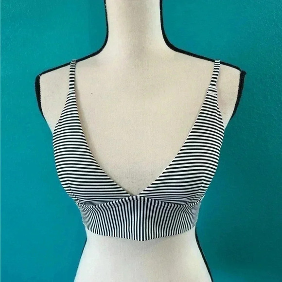 New with tags aerie black and white striped bikini top in size medium - Picture 1 of 5